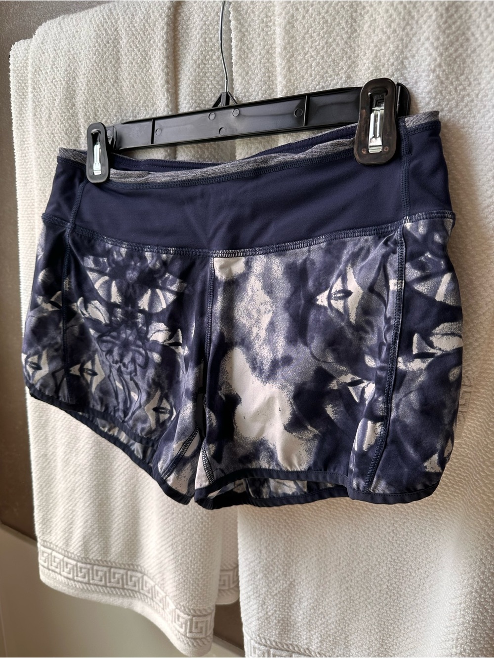 Lululemon turbo run short 4.5” Ink blot/ deep indigo - Picture 2 of 7